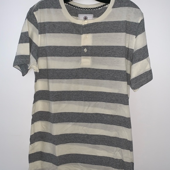 Short sleeve - Picture 1 of 1